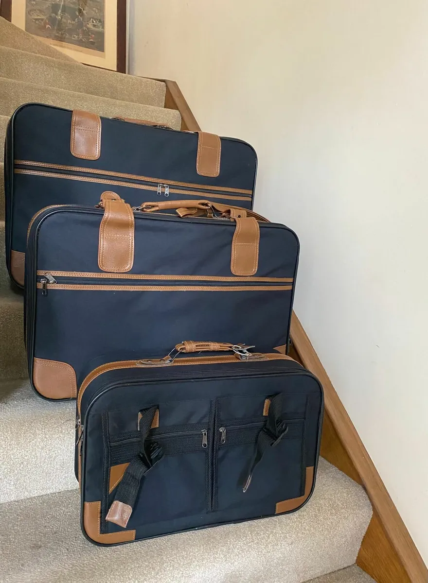 Vintage trio of suitcases 1995. AS-NEW - Image 1