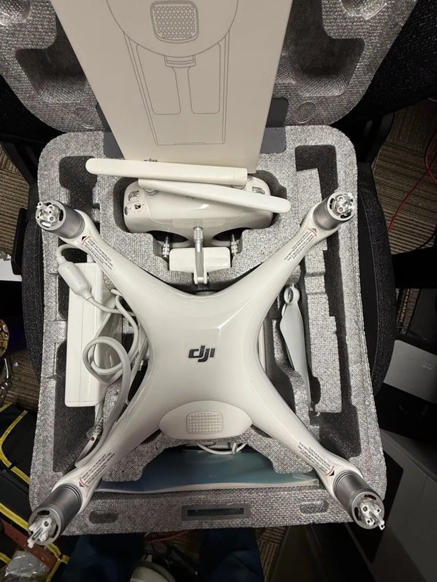 DJI Phantom 4 Drone - Image 2