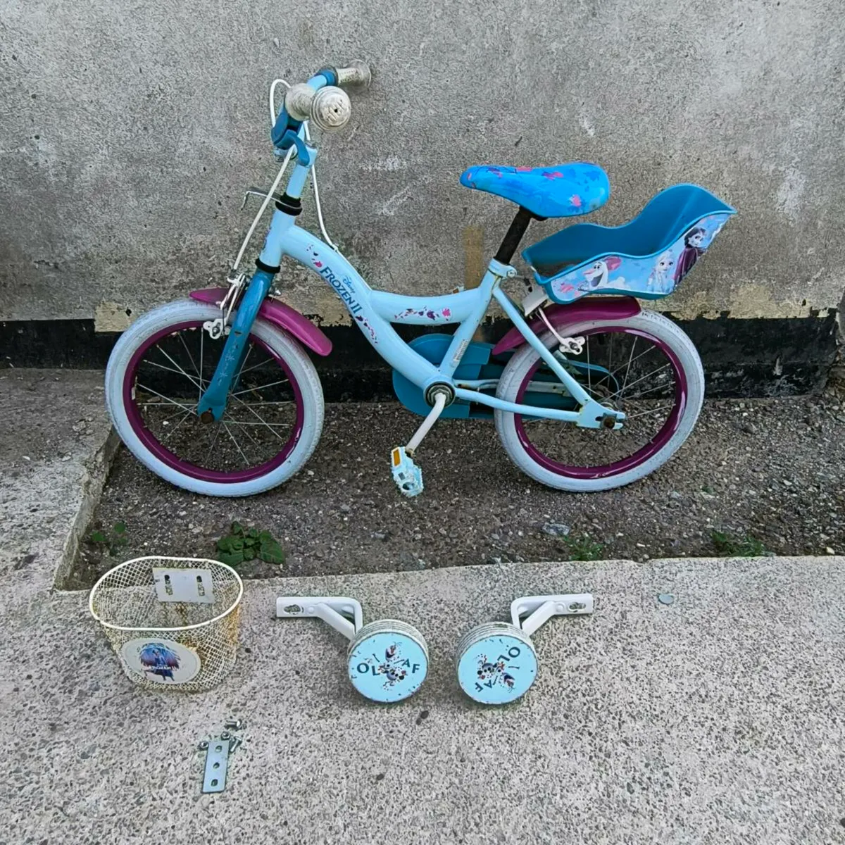16 inch Frozen 2 bike - Image 1