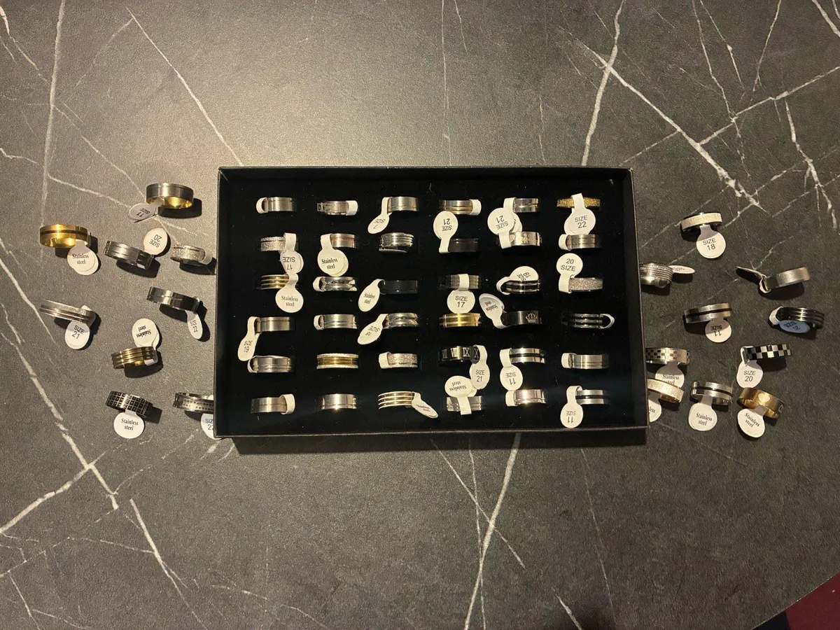 55 men’s rings - Image 1