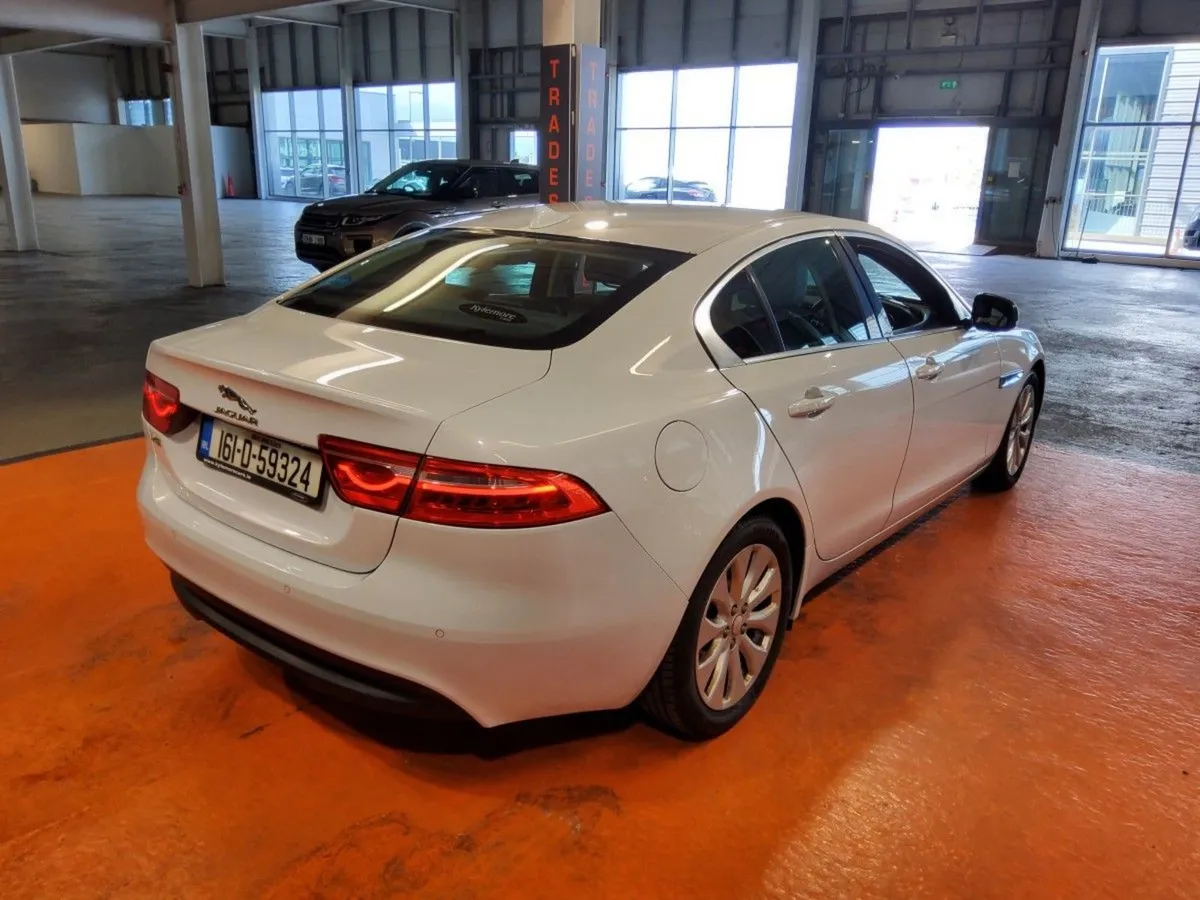 Jaguar XE 2.0 D Prestige Manual 163PS - Image 3