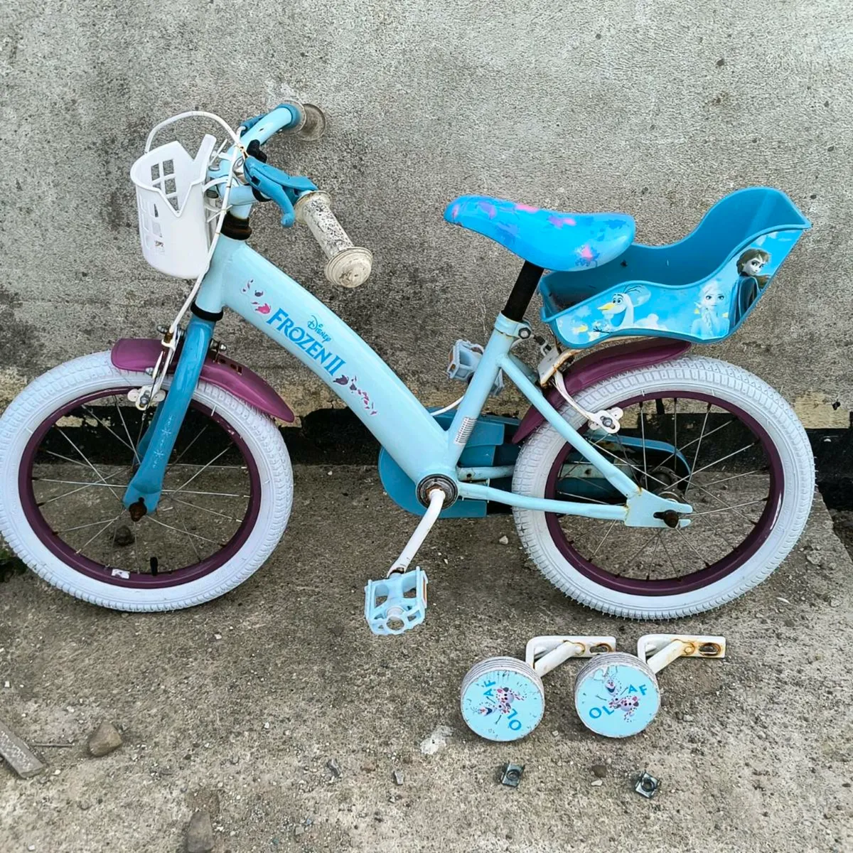 16 inch Frozen 2 bike - Image 1