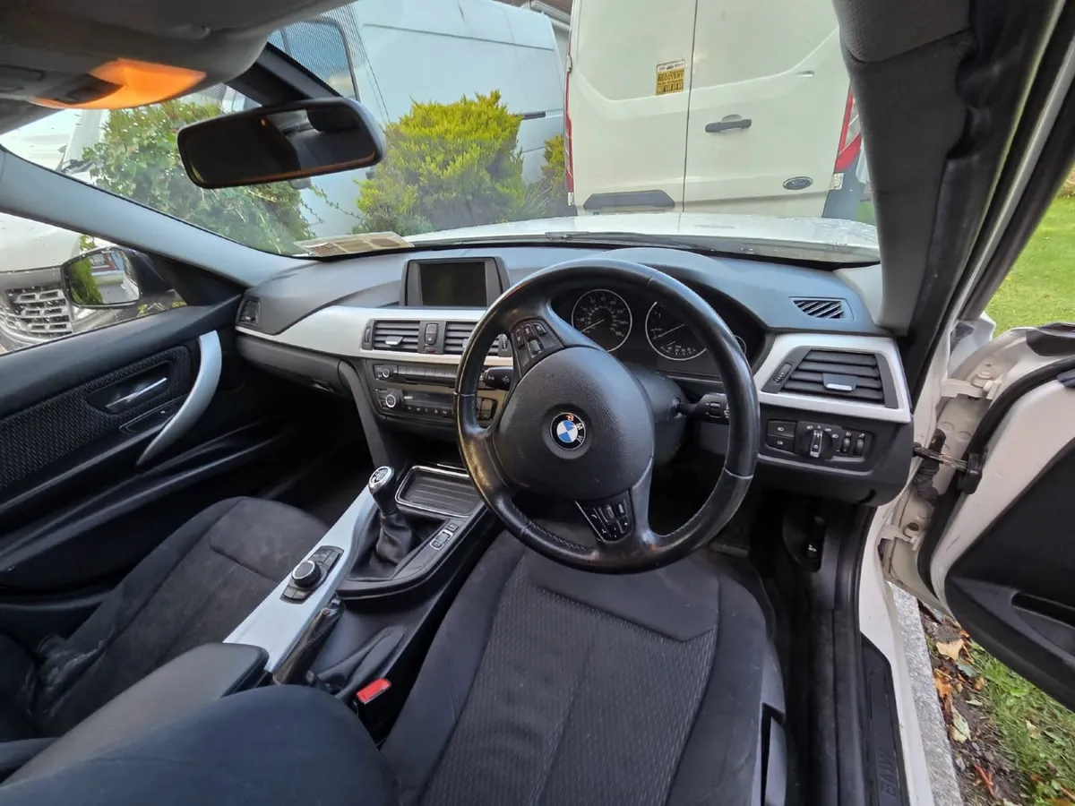 BMW 3-Series 2013 - Image 4