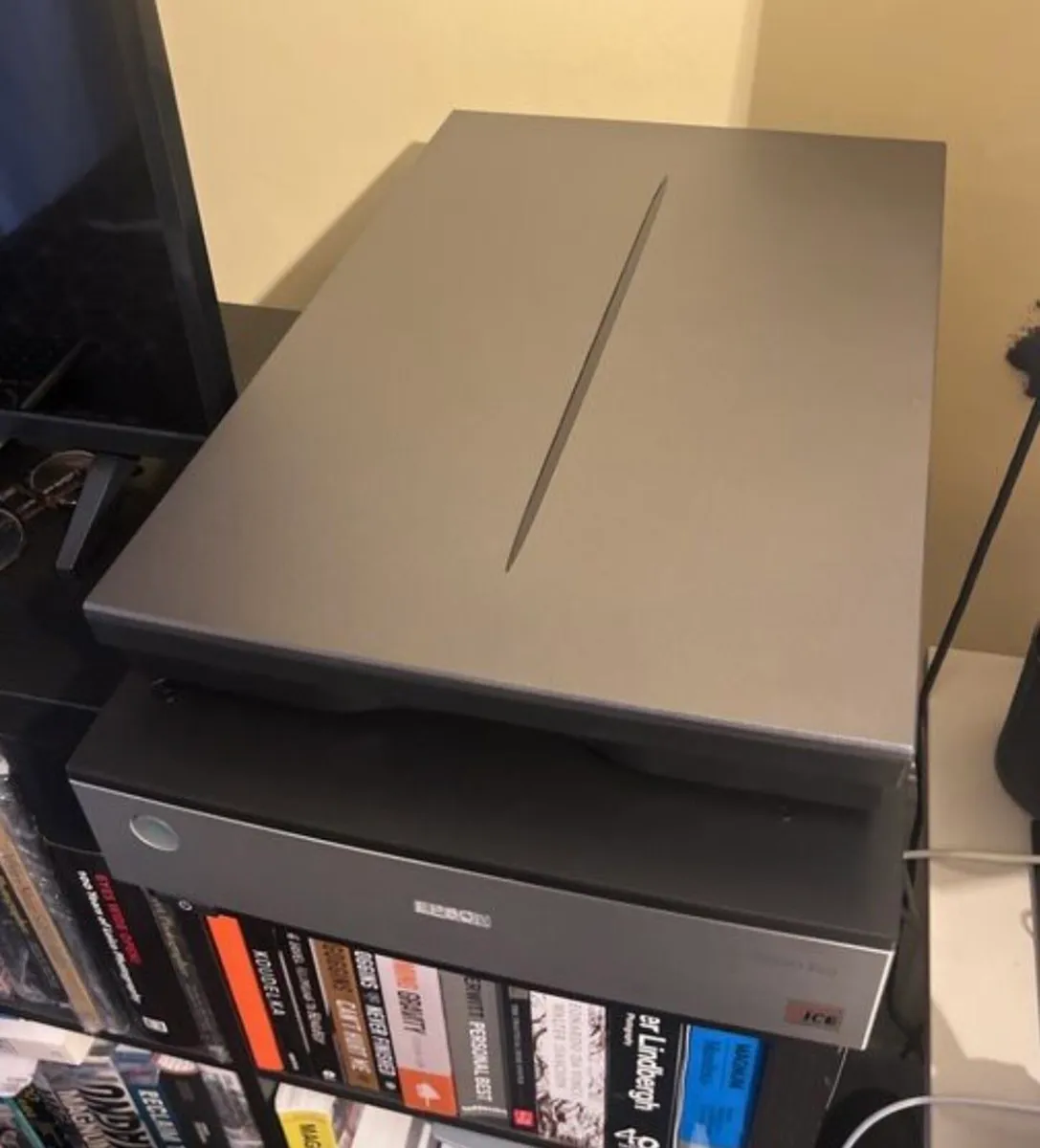 Epson V850 Scanner - Image 1