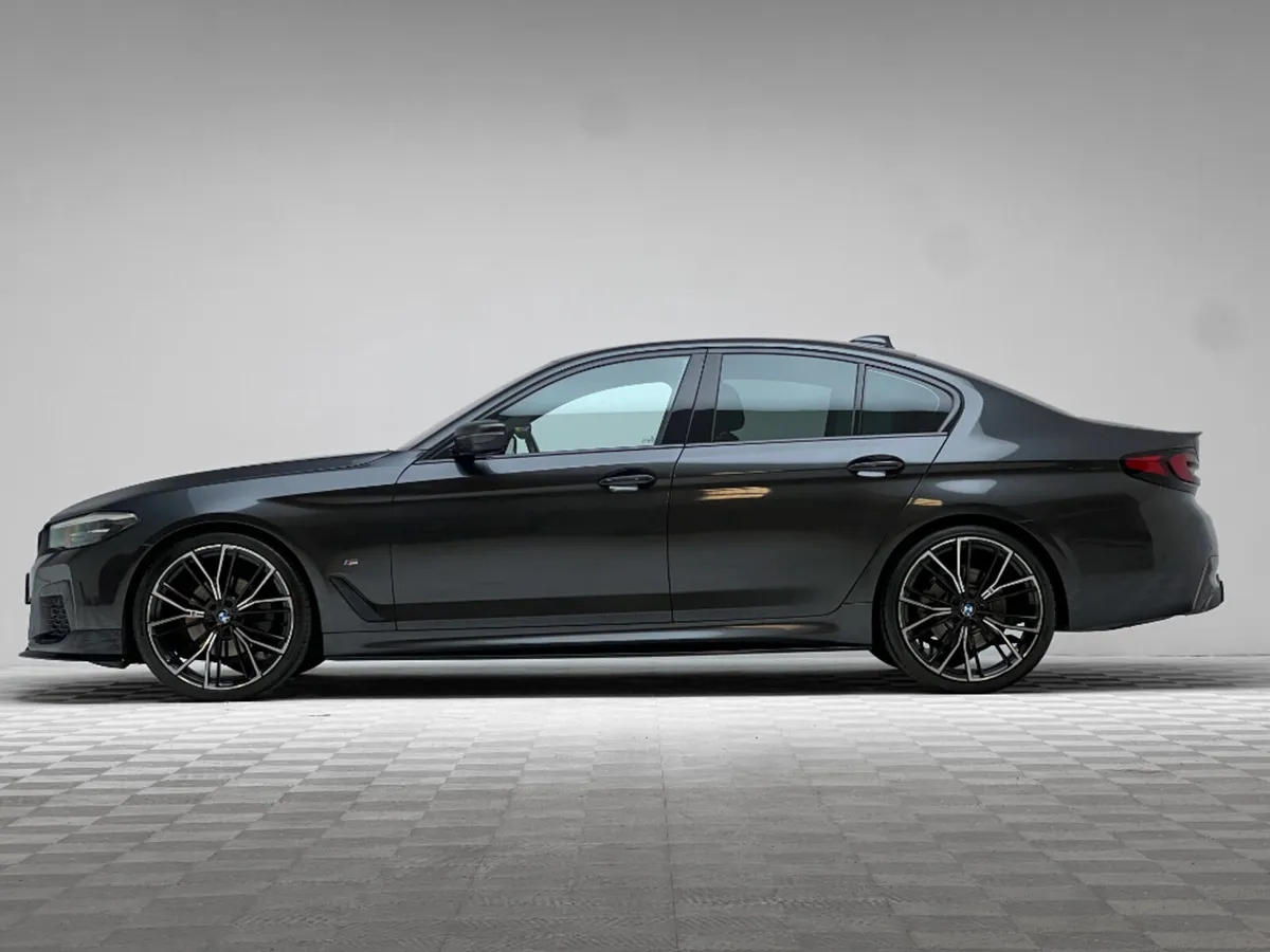 BMW 5-Series 520D M SPORT - Image 4