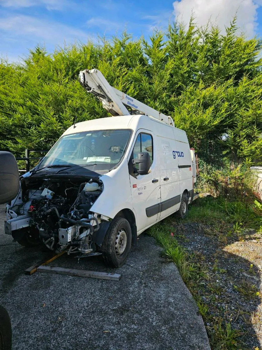 Renault master cherry picker - Image 1