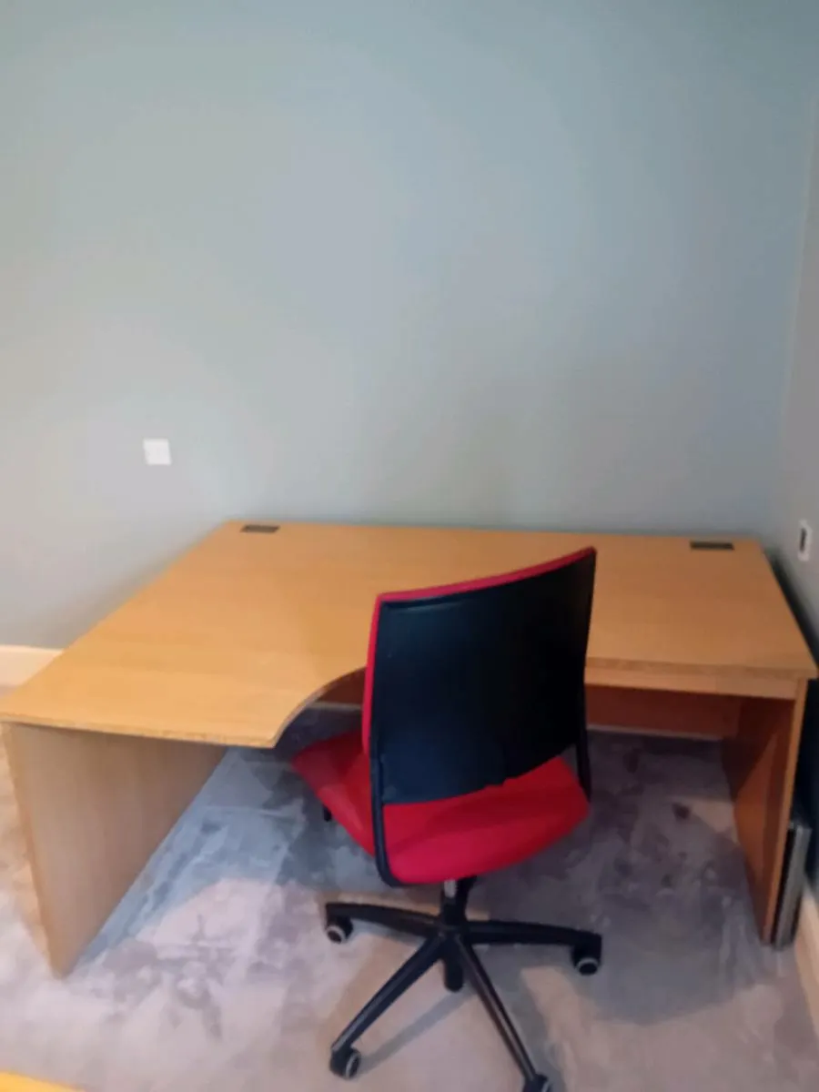 Office furniture - Image 1