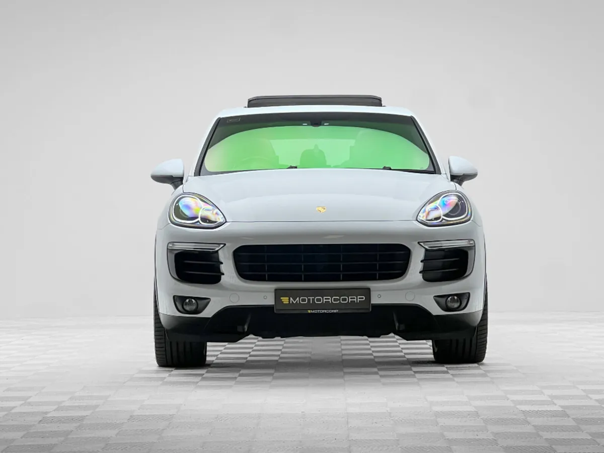 Porsche Cayenne S 3.0 V6 E-HYBRID 416HP PAN ROOF - Image 2
