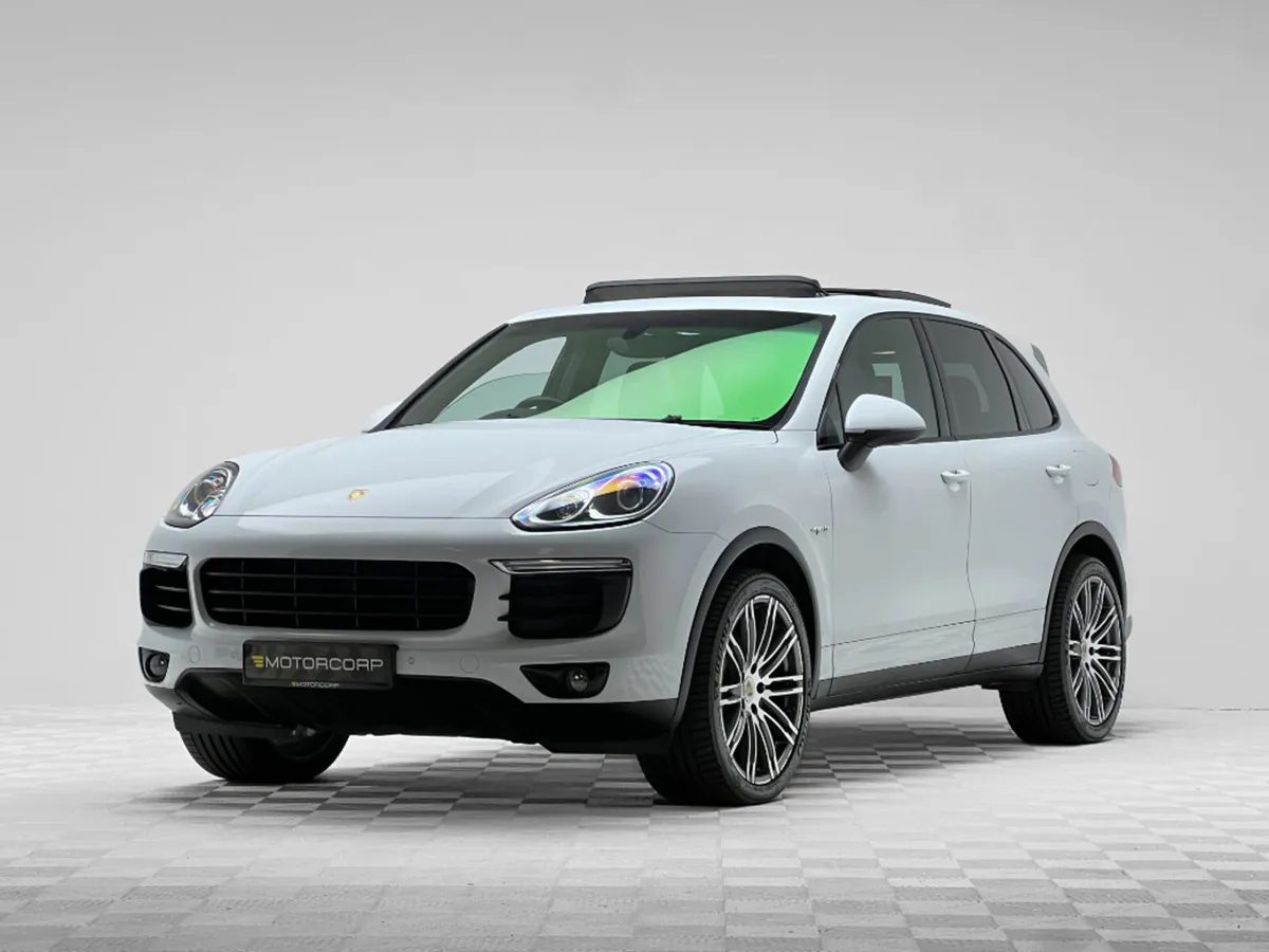 Porsche Cayenne S 3.0 V6 E-HYBRID 416HP PAN ROOF - Image 3