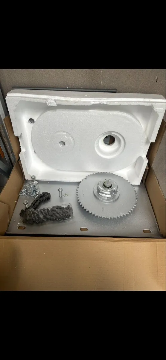 Roller door - Image 4