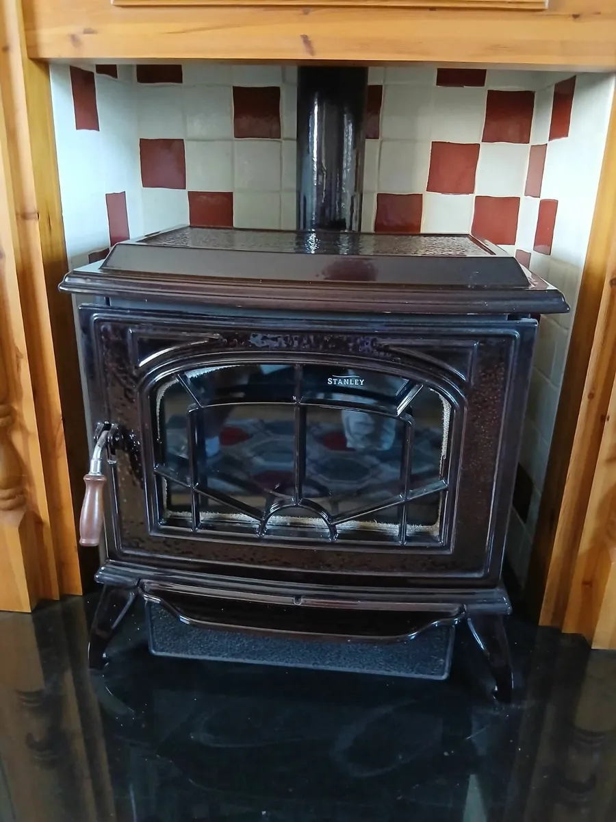 Aisling Stanley kerosene stove - Image 1