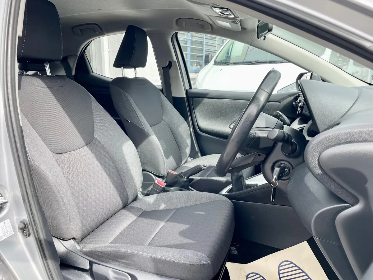 Toyota Yaris 1.0 Petrol Luna Manual 5Dr Hatch,2022 - Image 4