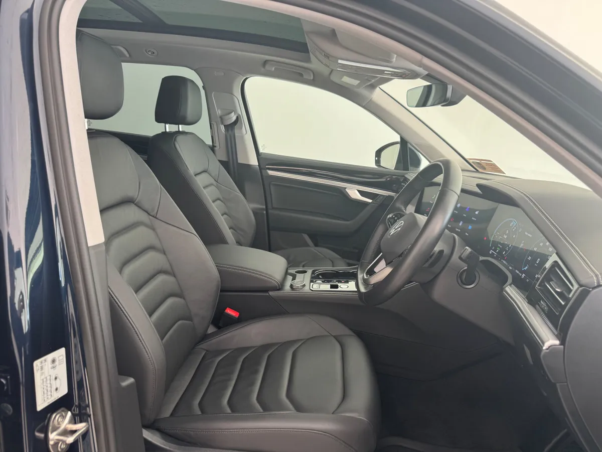 Volkswagen Touareg 2024 - Image 3