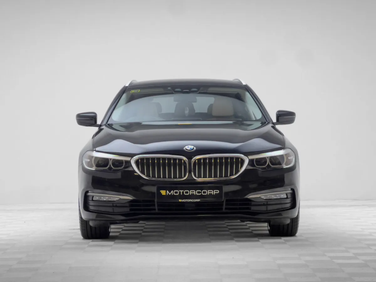 BMW 5-Series 520D TOURING - Image 2