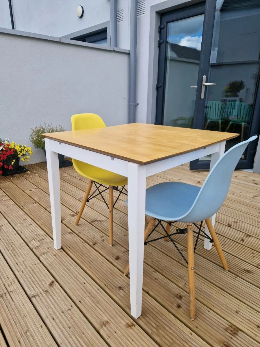 Kitchen table - Image 1
