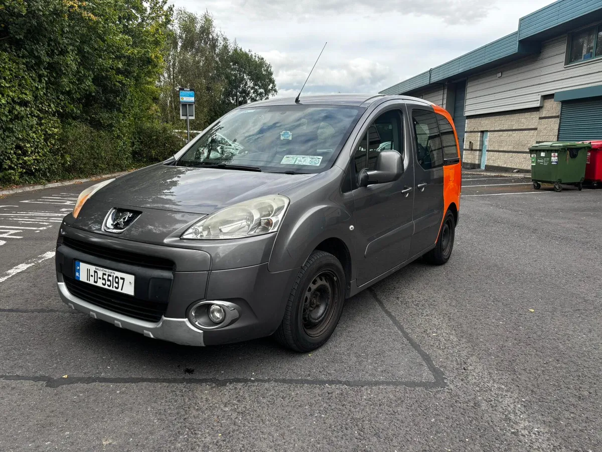 Peugeot Partner Tepee 2011 / 1.6 Diesel / Manual - Image 1