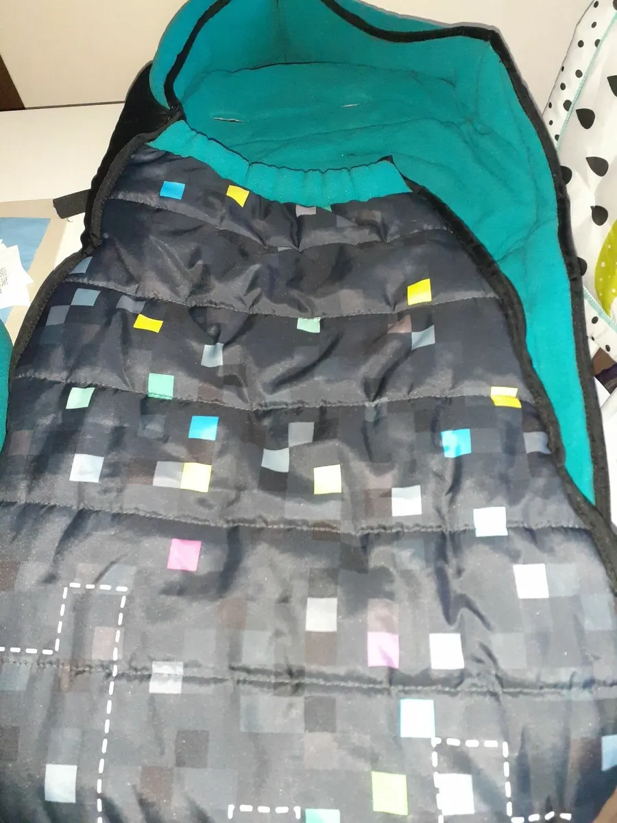 Long cosytoes with strap cover & head support - Image 1