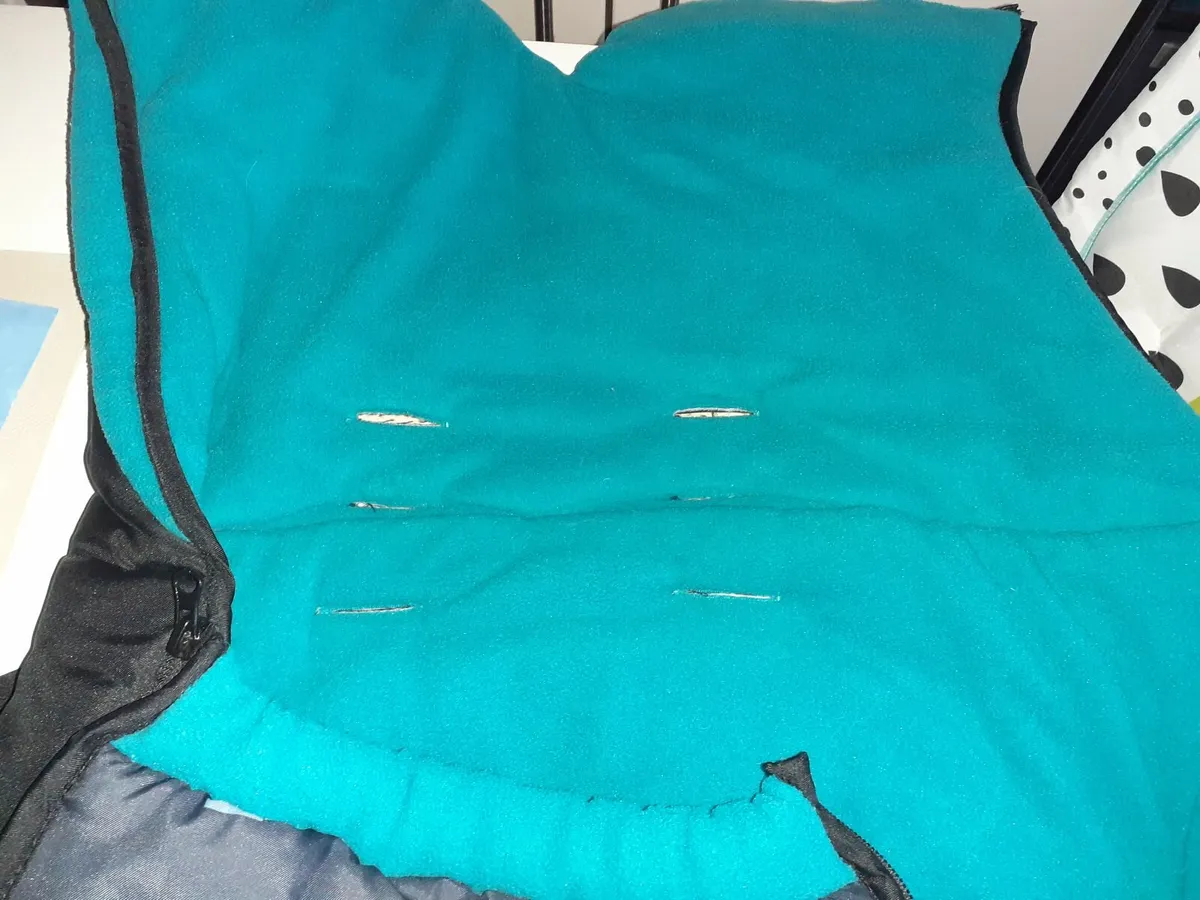 Long cosytoes with strap cover & head support - Image 3