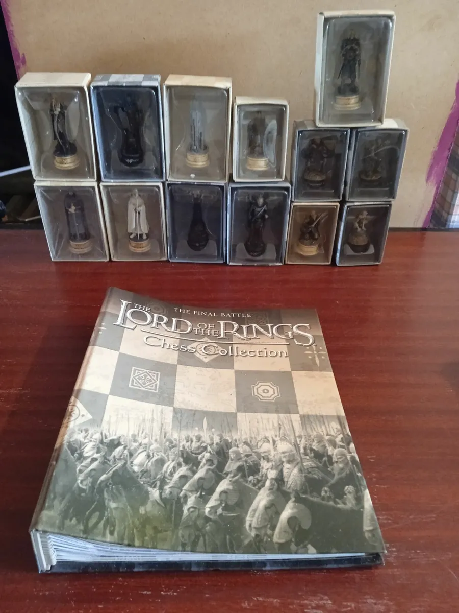 Lord of The Rings Chess Set + Saruman Mask - Image 1