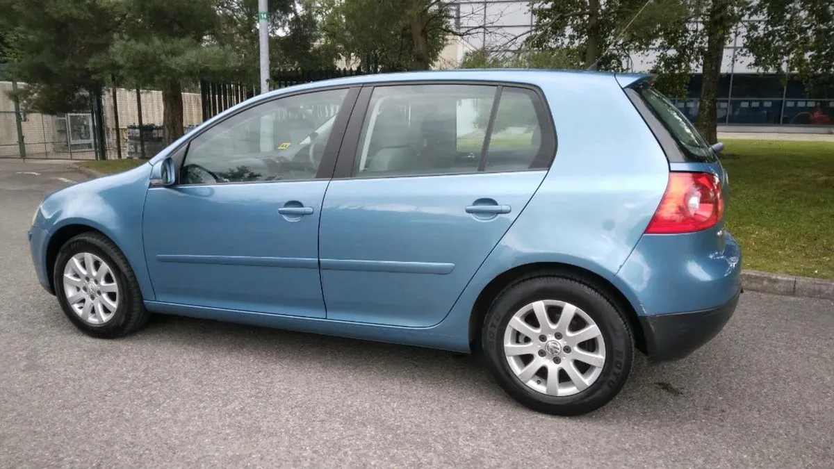 VW Golf Auto. New NCT & Taxed. Very Low Mileage - Image 3