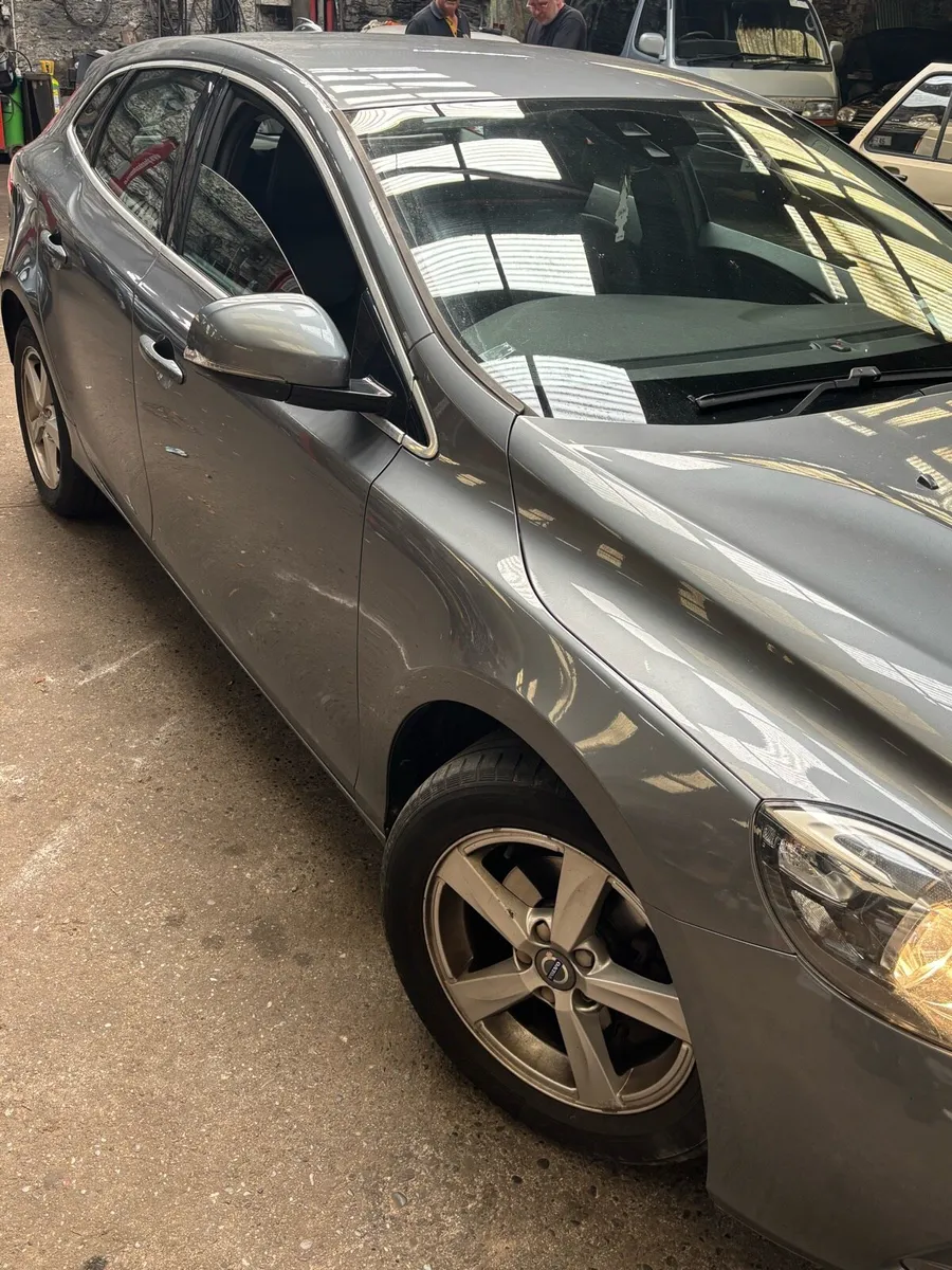 2015 Volvo V40 - Image 3