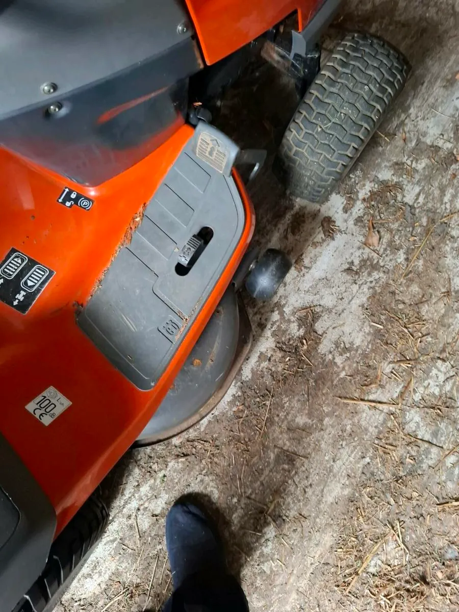 Ride on lawnmower - Image 3