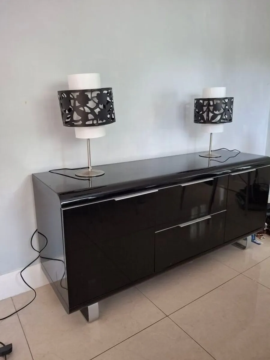 Dining table, 8 chairs, side board, 2 lamps, 2 light shades - Image 3