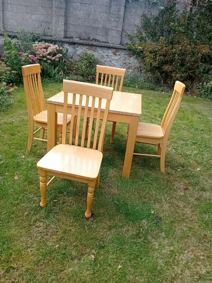 Table and 4 chairs - Image 2