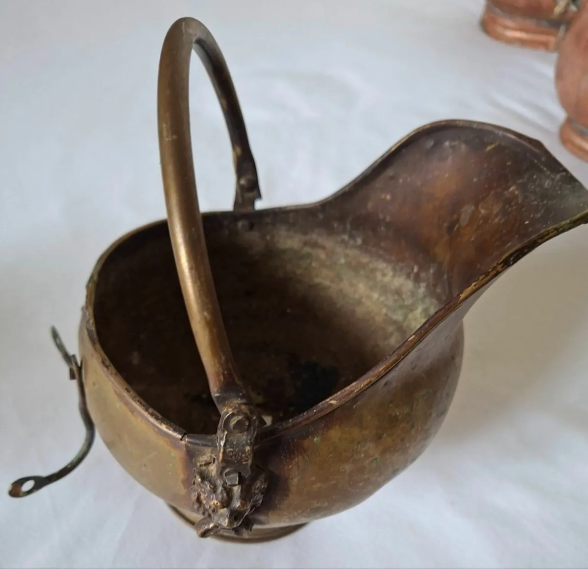 A set of copper vessels - Image 2