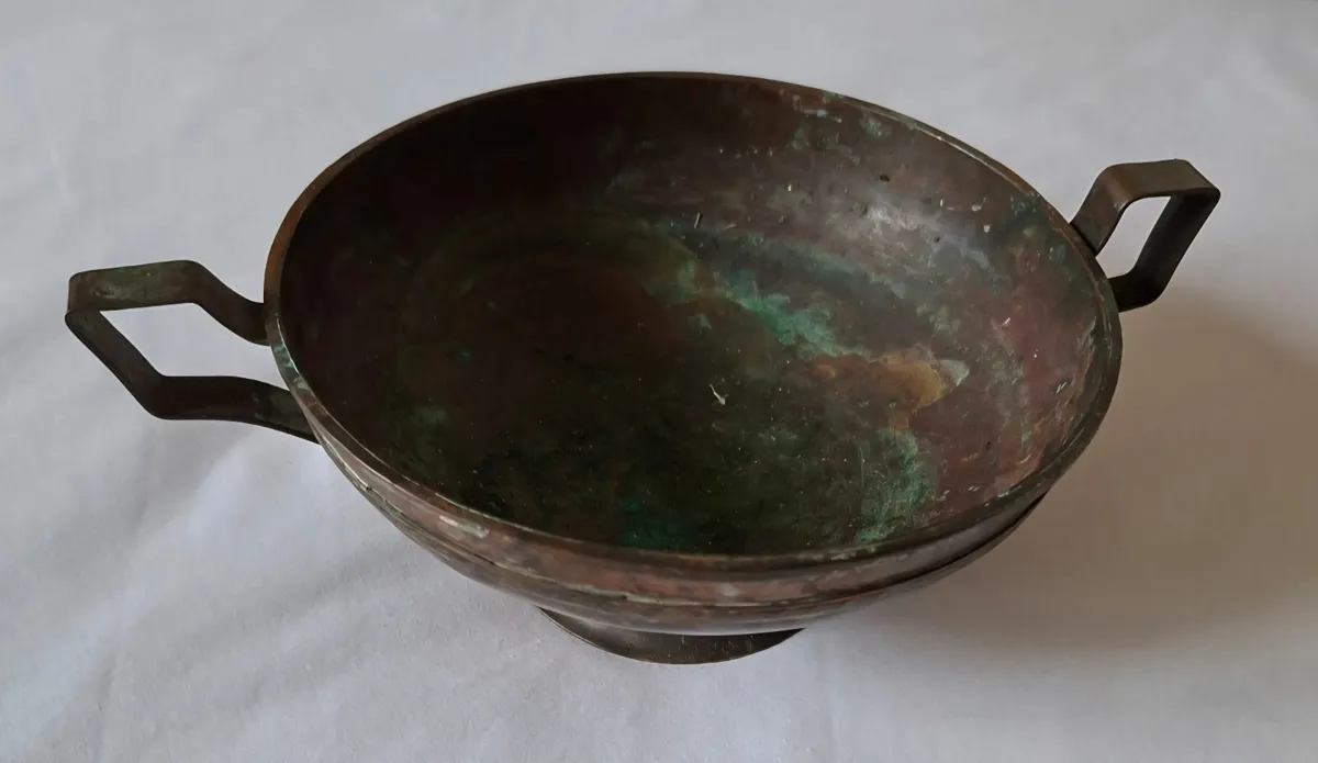 A set of copper vessels - Image 4