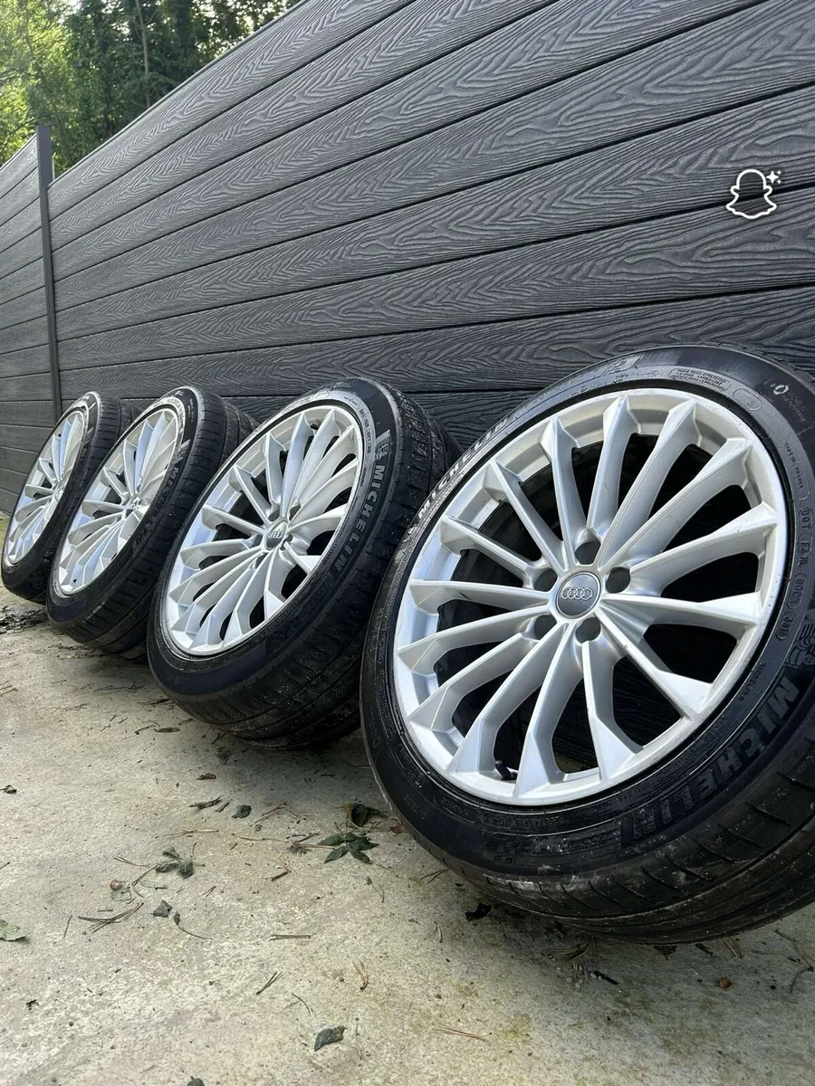17” GENUINE AUDI A5 ALLOY WHEELS - Image 1