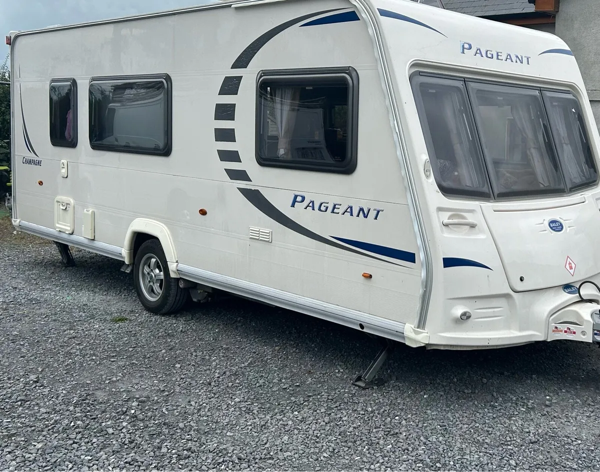 Bailey champagne 4 Berth - Image 2