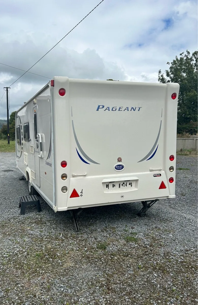 Bailey champagne 4 Berth - Image 3