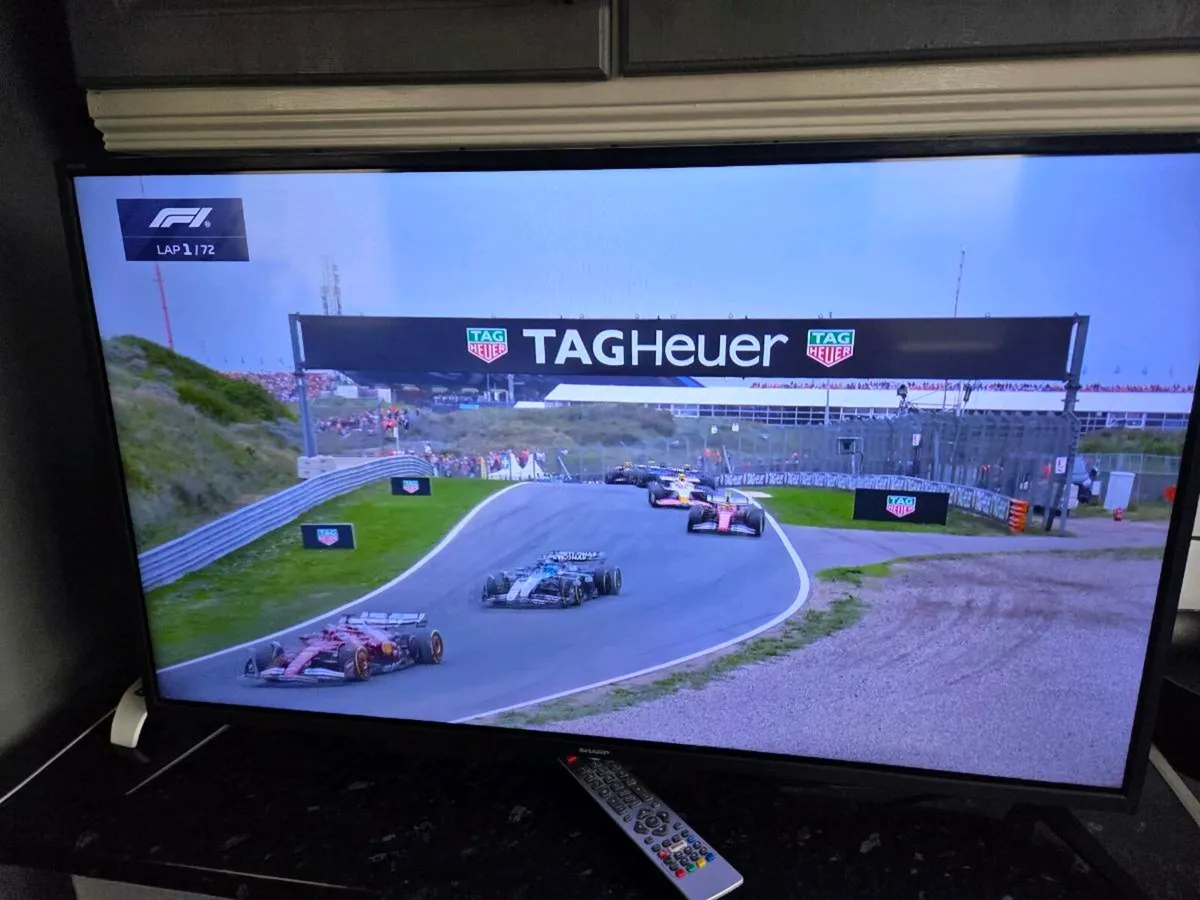 40 INCH SMART TV - Image 2