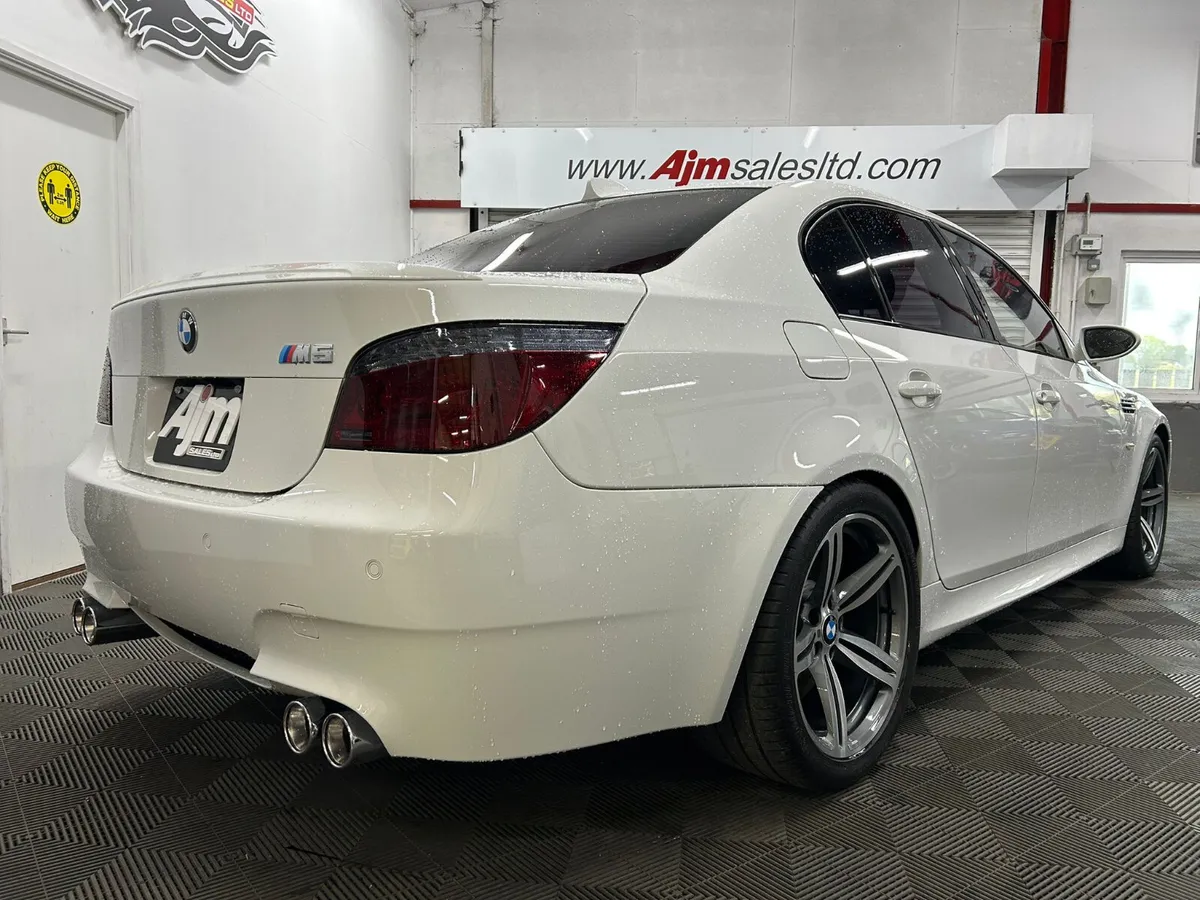 BMW M5 5.0 V10 JDM IMPORT 2005 - Image 4