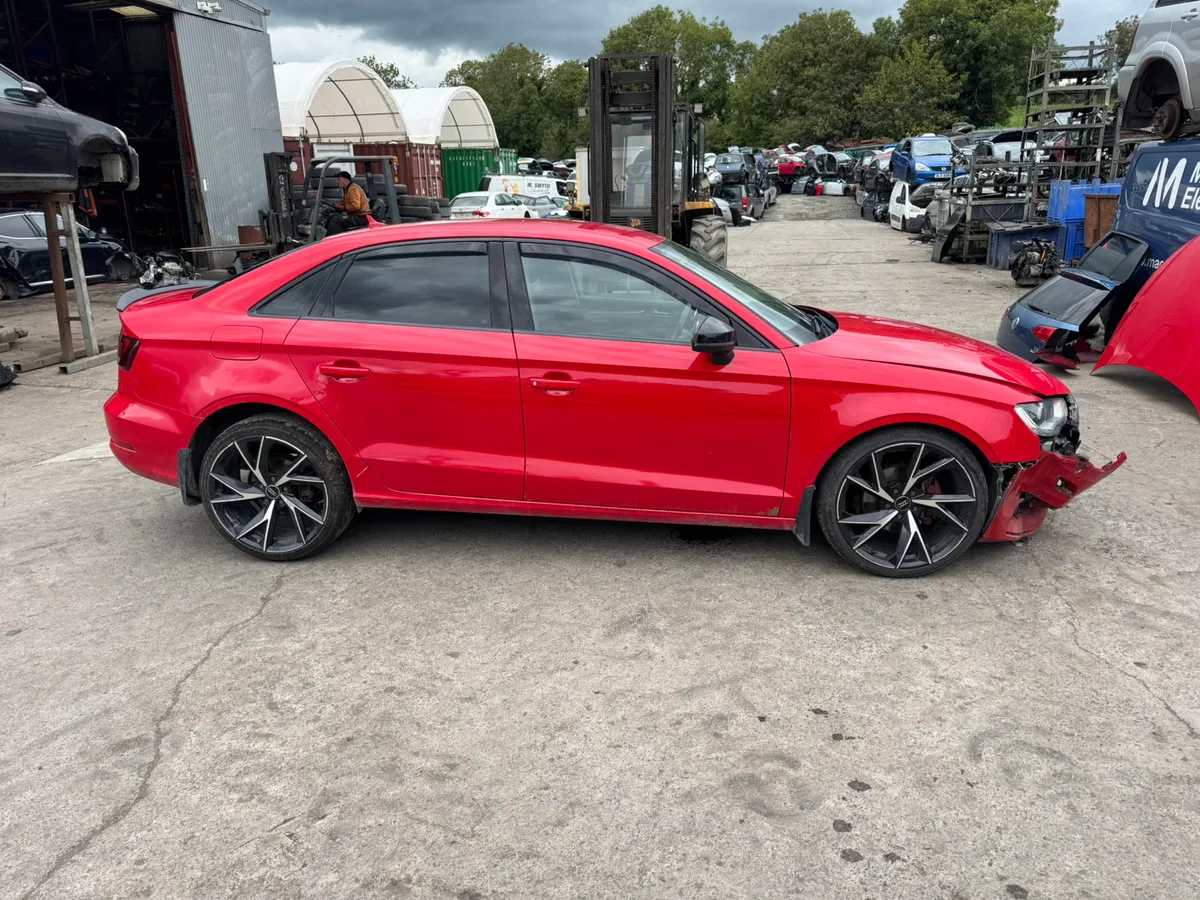 Breaking 2015 Audi a3 sport saloon 2.0 tdi - Image 2