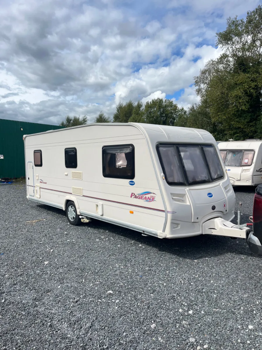 Bailey Pageant 6 Berth Fixed Bunkbed Caravan - Image 2
