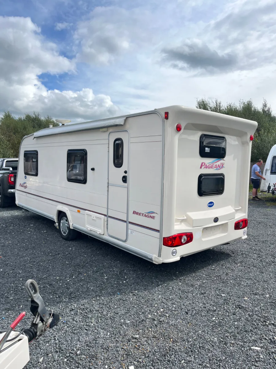 Bailey Pageant 6 Berth Fixed Bunkbed Caravan - Image 3