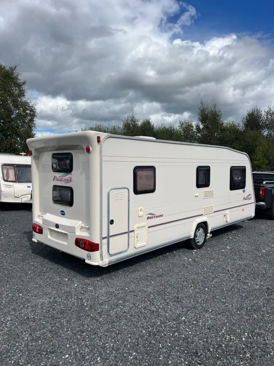 Bailey Pageant 6 Berth Fixed Bunkbed Caravan - Image 4