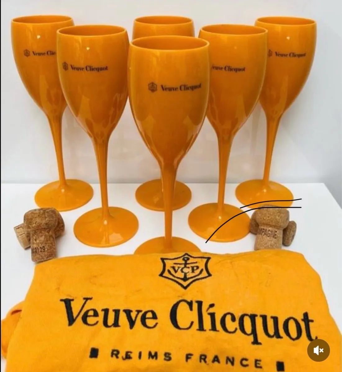 Champagne glasses - Image 1