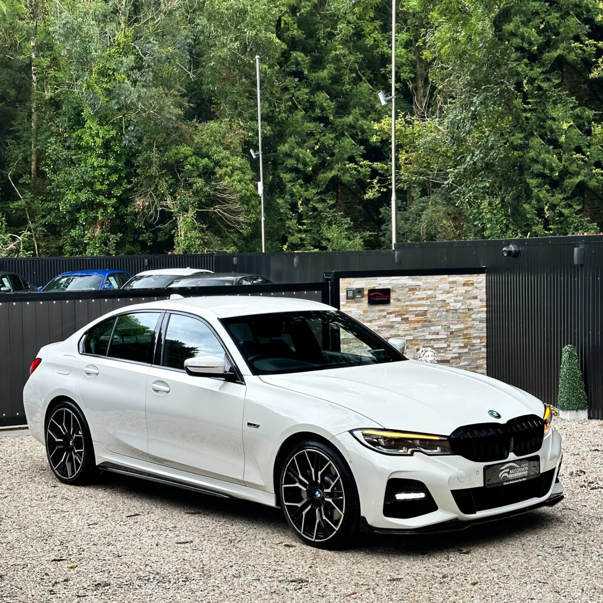 2022 (221)  BMW 330e M-SPORT 290BHP **HEADS UP DIS - Image 1
