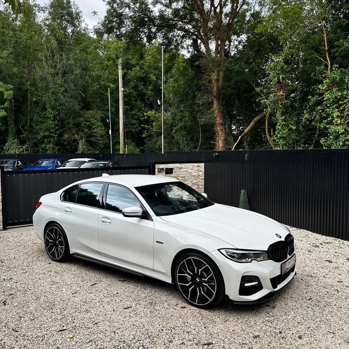 2022 (221)  BMW 330e M-SPORT 290BHP **HEADS UP DIS - Image 4