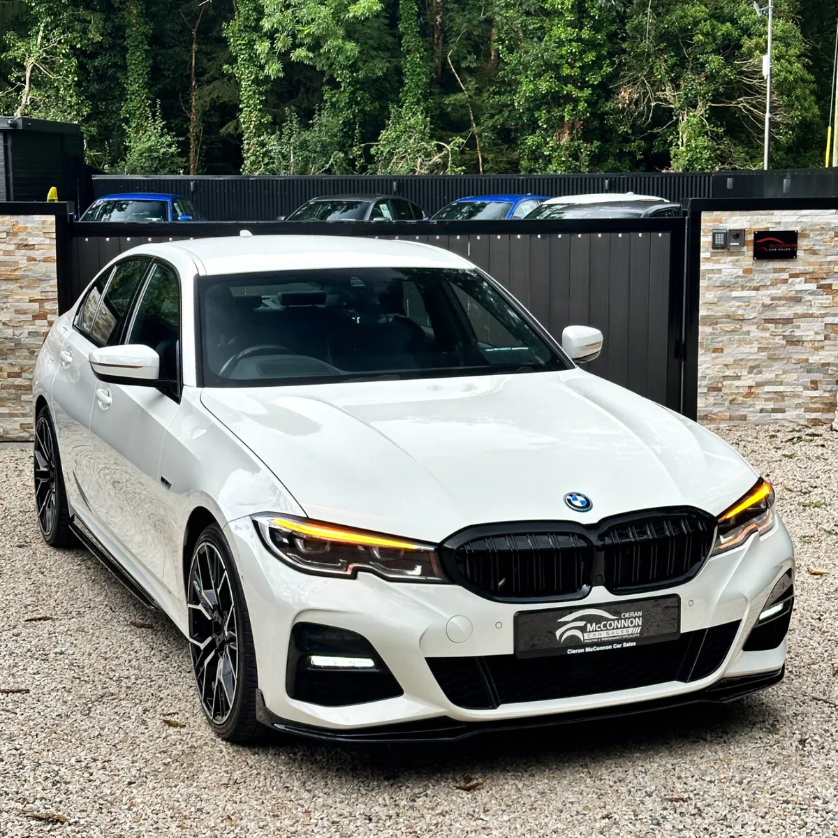 2022 (221)  BMW 330e M-SPORT 290BHP **HEADS UP DIS - Image 3