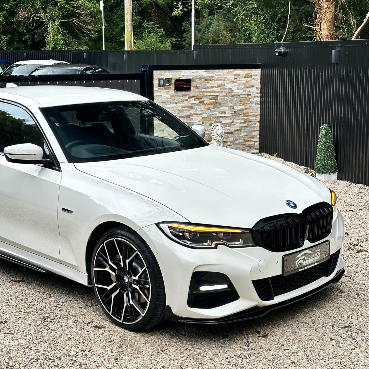 2022 (221)  BMW 330e M-SPORT 290BHP **HEADS UP DIS - Image 2