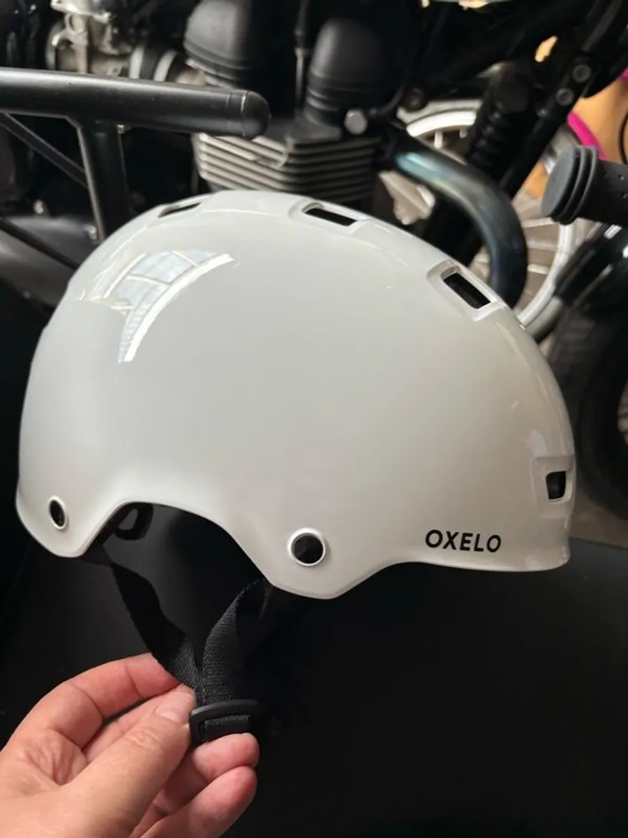 New Decathlon kid's helmet (M, 55-59cm) - Image 1