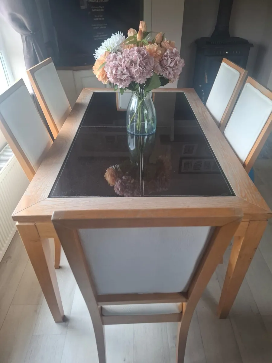 Kitchen Table and 6 chairs - Image 4