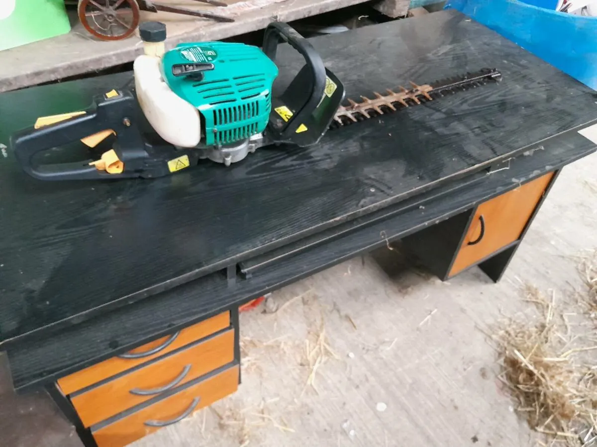 Hedge trimmer - Image 2