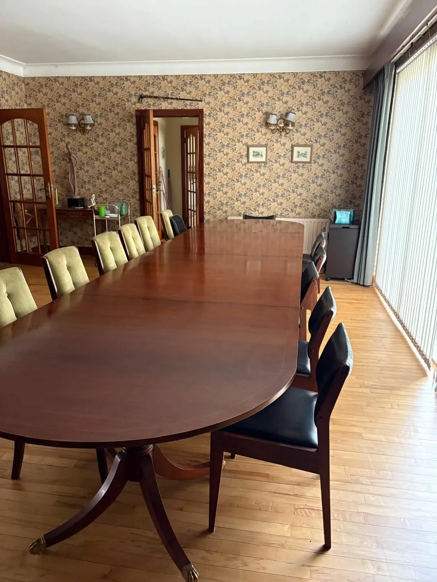 Dining table Higginbotham furniture - Image 4