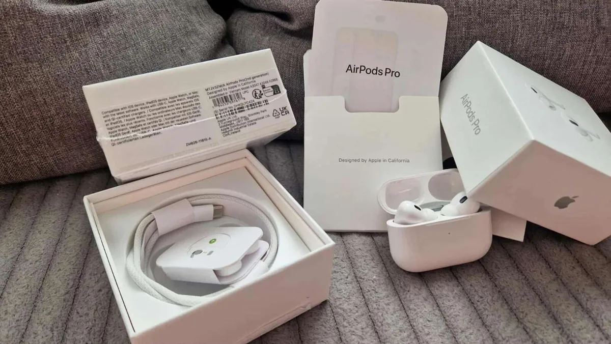 Airpod pro (2nd generation) with magnetic case - Image 2