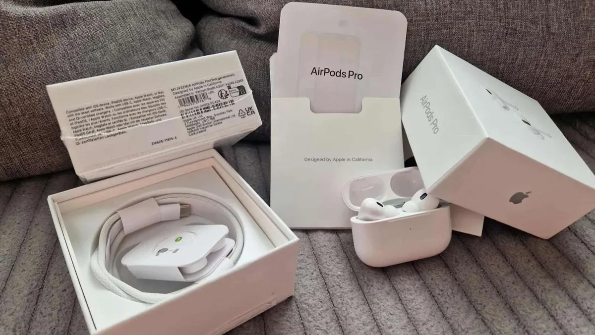 Airpod pro (2nd generation) with magnetic case - Image 3